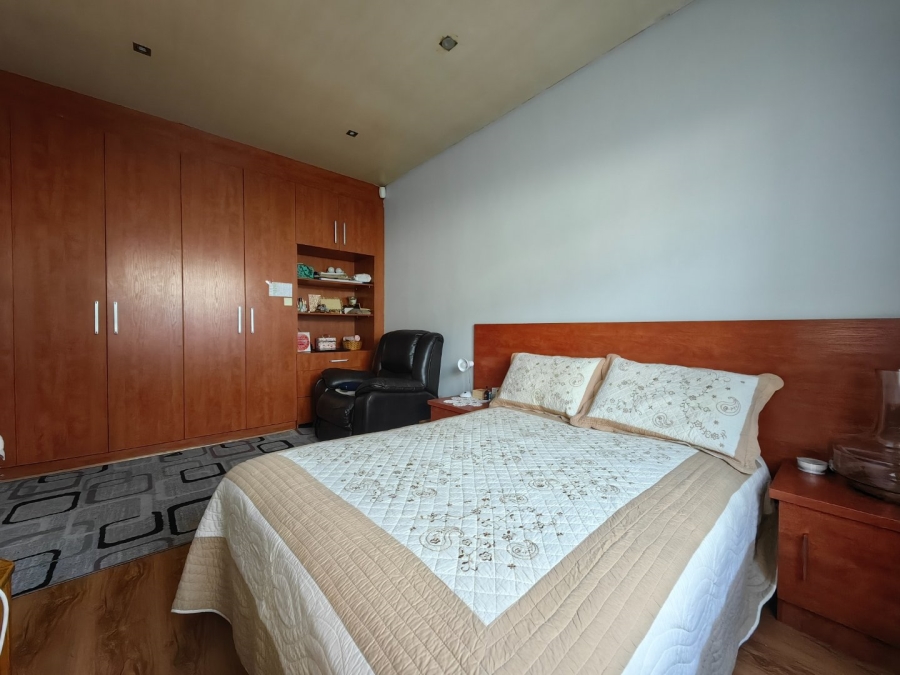 8 Bedroom Property for Sale in Belgravia Western Cape